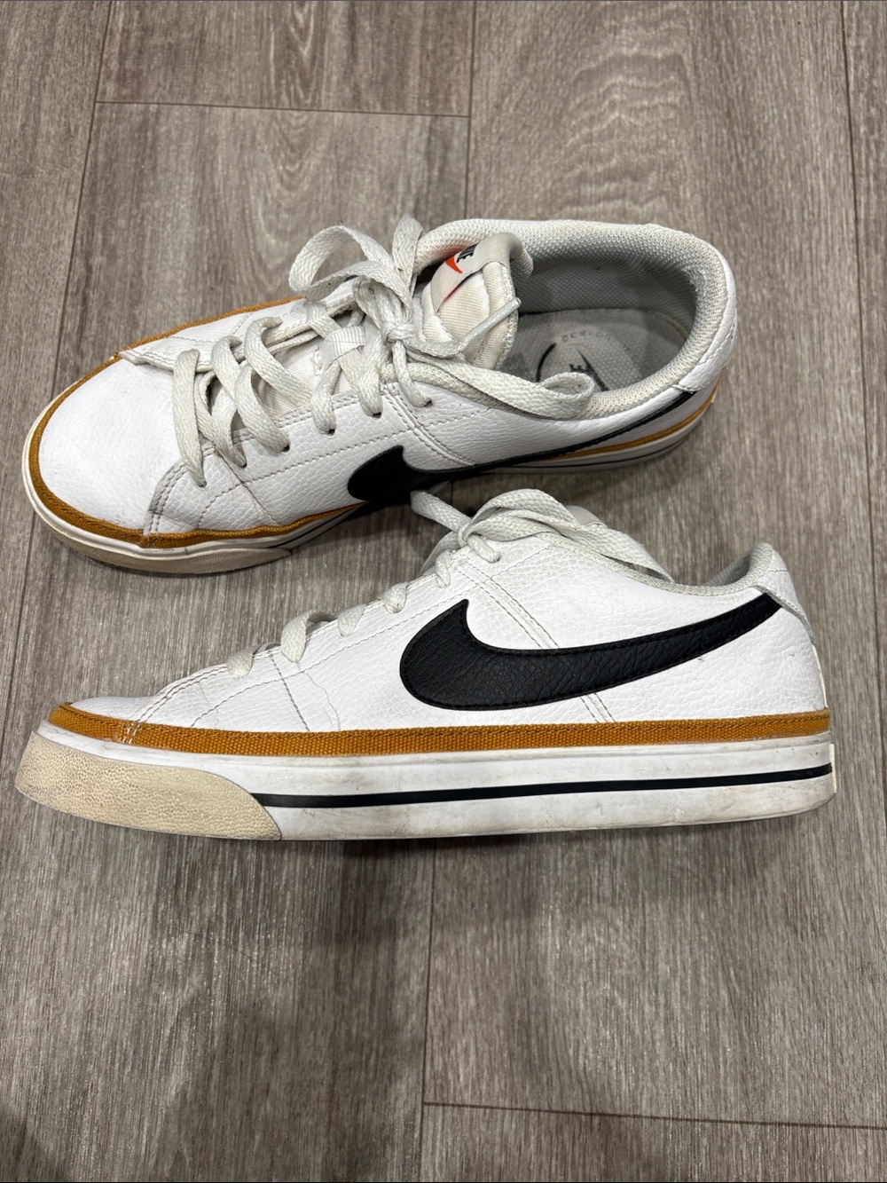 Nike Men’s White Low-Top Sneakers. Court Legacy